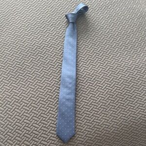 Like new (2.5”) Charles Tyrwhitt Light Blue Dotted Tie